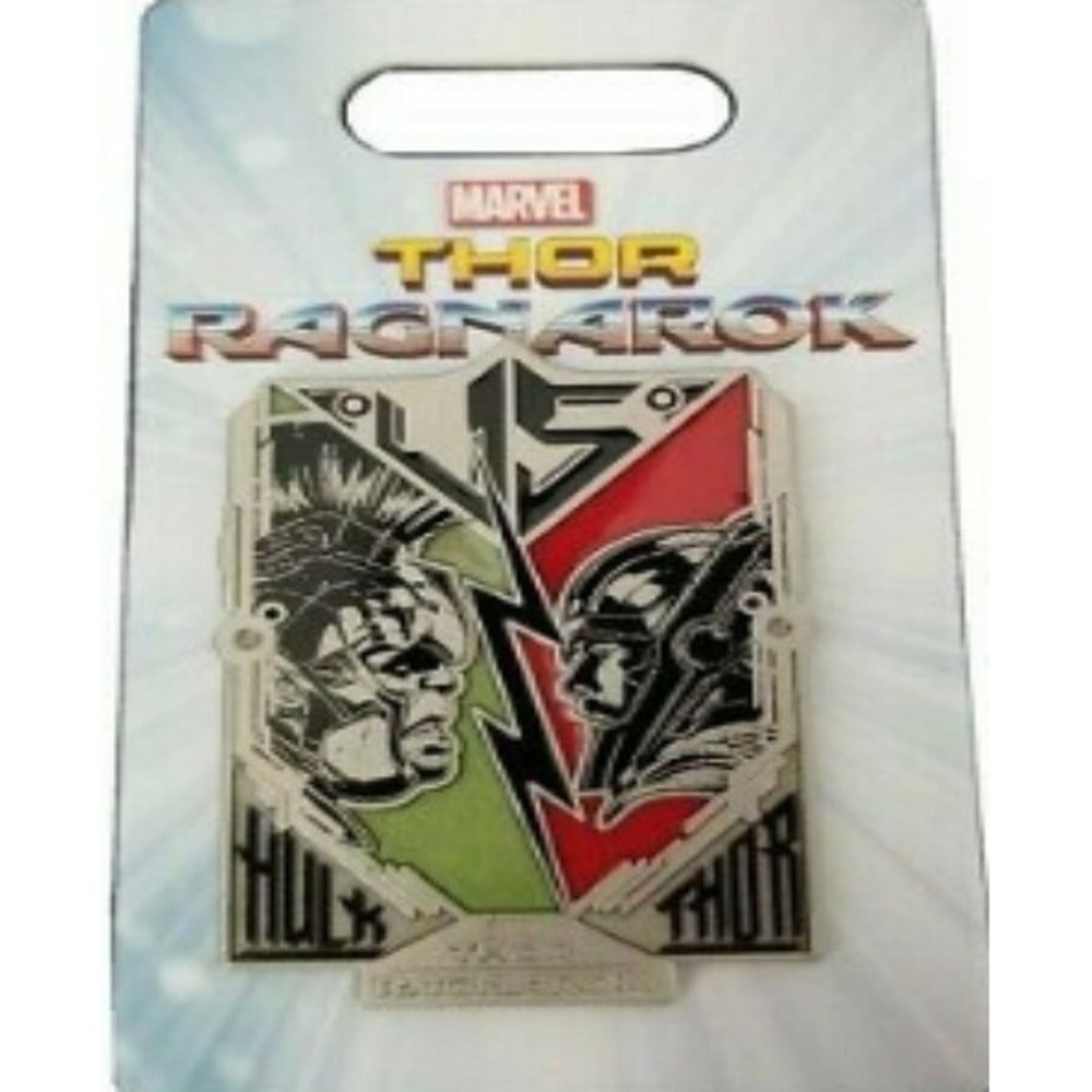 Disney Pin 126339 Marvel Thor Ragnarok Hulk vs Thor Facing Off Enamel Pin